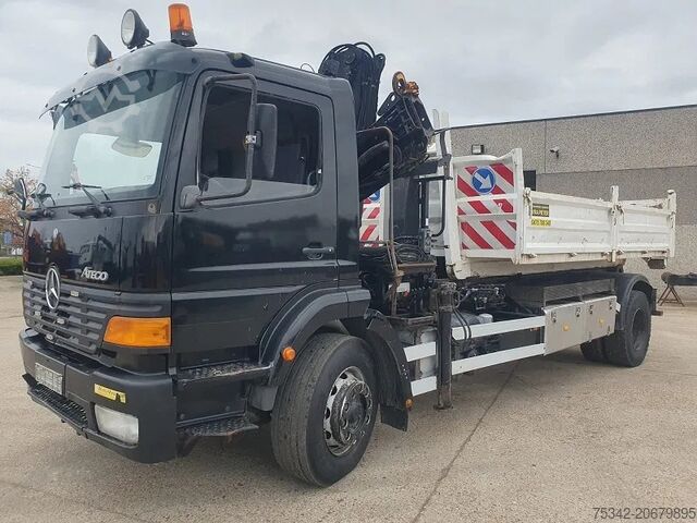 Camião-grua Mercedes-Benz Atego 1928