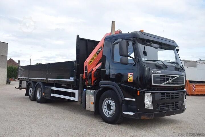 Vrachtwagen met kraan Volvo FM 330