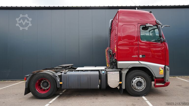 Hazardous substances Volvo FH 420 ADR Globetrotter with COMPRESSOR