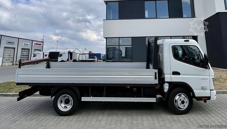 Transportador con plataforma Fuso e Canter 4C15 Pritsche