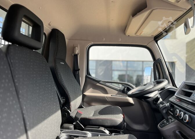Transportador con plataforma Fuso e Canter 4C15 Pritsche