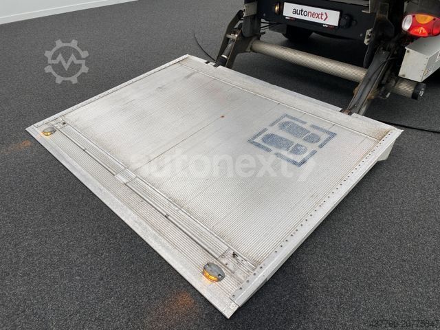 Transporter mit Koffer VOLKSWAGEN Crafter 35 *Ladebordwand* LED+NAVI+TEMPOMAT 4606