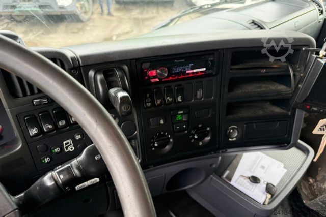 Camion per usi speciali SCANIA R420 6x2 Kippkasten Gebläse & Schleuse