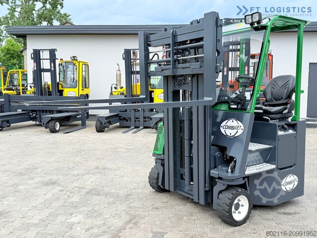 Carretilla retráctil de 4 vías Combilift CB3000 / TRIPLEX 4900MM / FREE LIFT