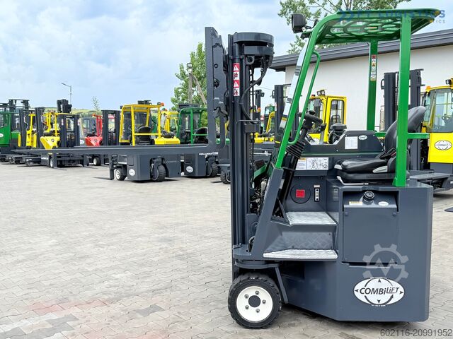 Carretilla retráctil de 4 vías Combilift CB3000 / TRIPLEX 4900MM / FREE LIFT