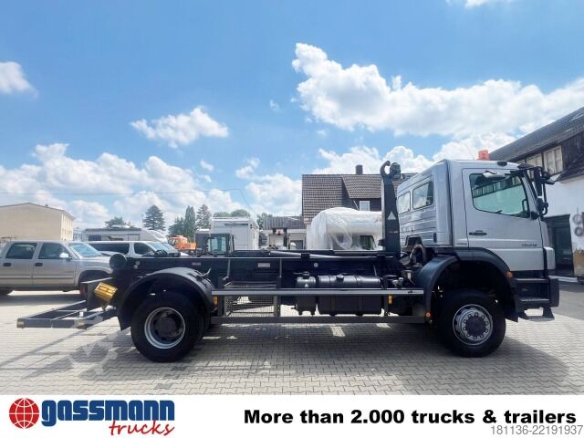 Autocamion cu cârlig pentru containere Mercedes-Benz Axor 1829 A 4x4