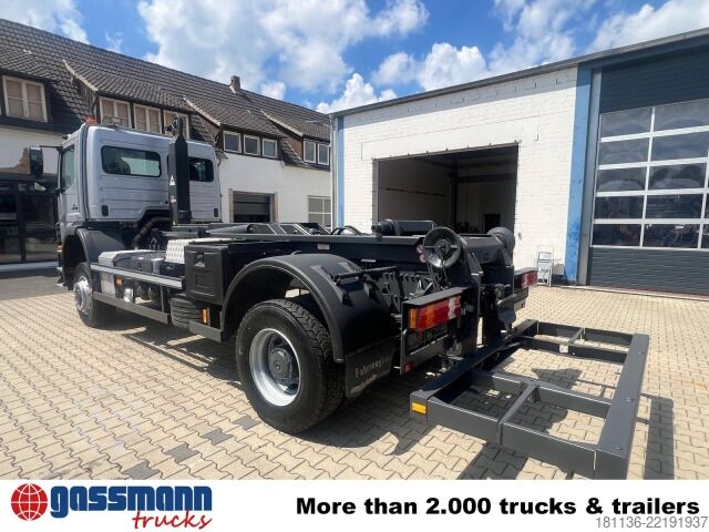 Autocamion cu cârlig pentru containere Mercedes-Benz Axor 1829 A 4x4