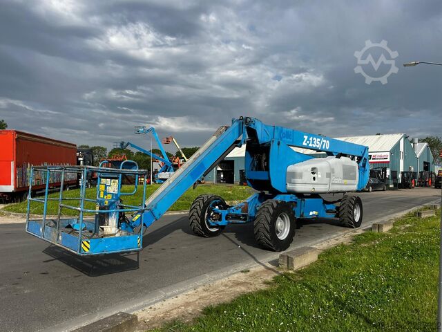Mobile work platform Genie Z-135