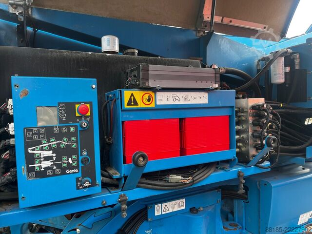 Mobile work platform Genie Z-135