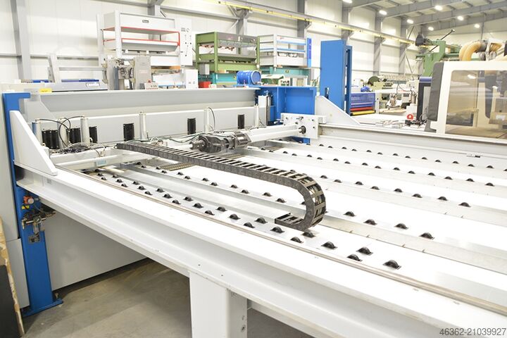 Ferăstrău cu panouri HOLZMA HPP250