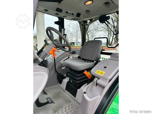 Voorlader Deutz-Fahr 5070 D Keyline mit Stoll Industriefrontlader