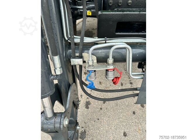 Frontlader Deutz-Fahr 5070 D Keyline mit Stoll Industriefrontlader
