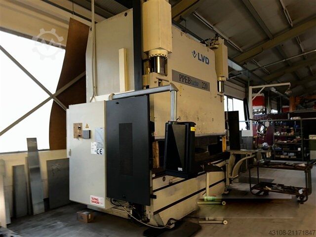 Ohraňovací lis LVD PPEB turbo 220