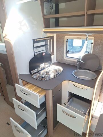 Camper semintegrato BÜRSTNER Lyseo TD Harmony Line 727 G Hubstützen*Luftfeder