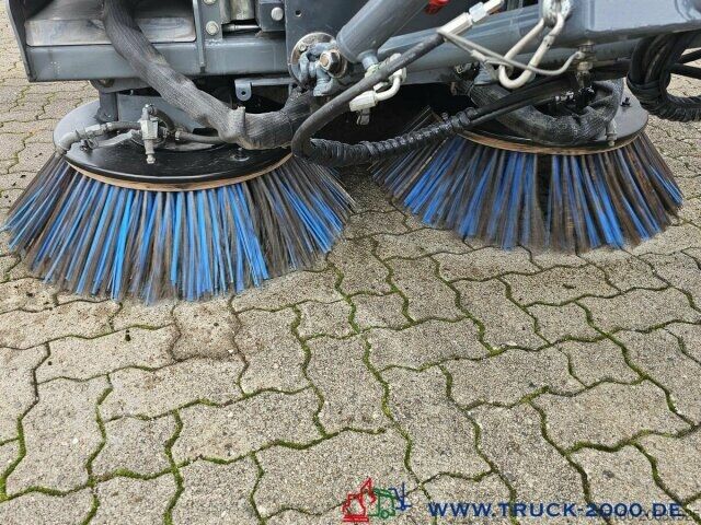 Veegmachine Boschung Küpper Weisser S3 3 Besen + HD Reiniger+Laubs.