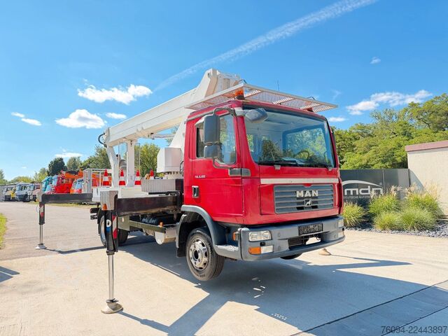 Radna platforma montirana na kamionu MAN TGM 8.180 Hubsteiger WUMAG WT300 30m