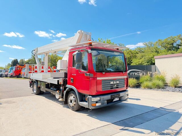 Radna platforma montirana na kamionu MAN TGM 8.180 Hubsteiger WUMAG WT300 30m
