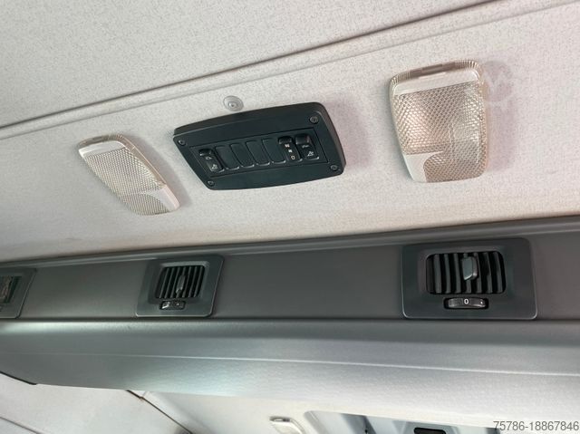 Vrachtwagenchassis SCANIA P 320 DoKa 4x4/ 9 Sitze/ Autom./ AC/ Standhzg.