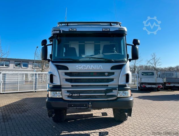 Vrachtwagenchassis SCANIA P 320 DoKa 4x4/ 9 Sitze/ Autom./ AC/ Standhzg.