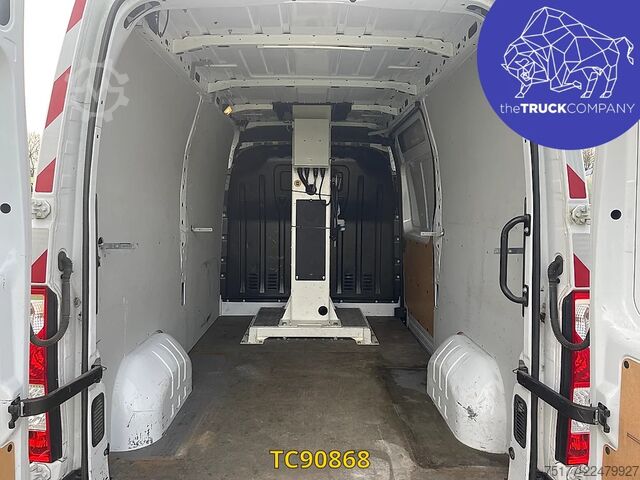Løfteplatform Renault Master 145.35 Nacelle