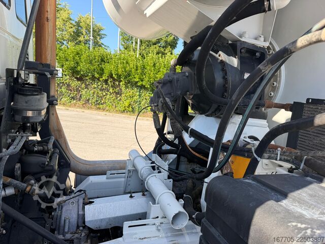 Betonmixer vrachtwagen Iveco TRAKKER 500
