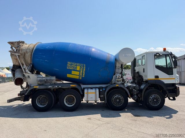 Betonmixer vrachtwagen Iveco TRAKKER 450