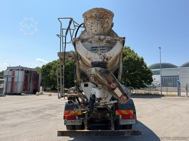 Betonmixer vrachtwagen Iveco TRAKKER 450