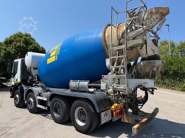Betonmixer vrachtwagen Iveco TRAKKER 450
