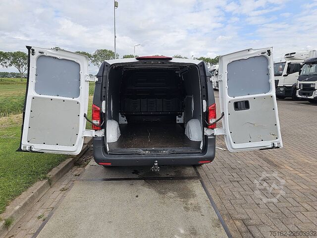Bestelauto MERCEDES-BENZ VITO 111