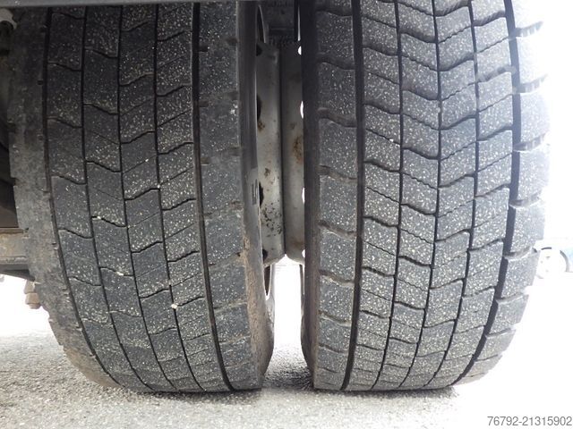 LKW mit Getränkeaufbau SCANIA P 280 B Getränkeko. 7,3m/Lasi/LBW/2xAHK/Vollluft