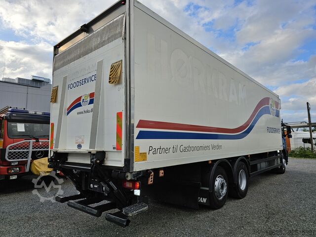Camión con caja refrigerada VOLVO FM330 6x2 FRIGOBLOCK Multizone Lenk u. L