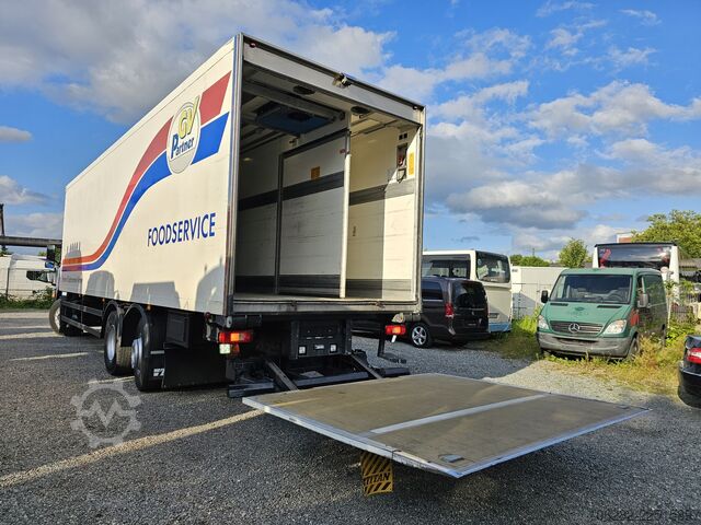 Camión con caja refrigerada VOLVO FM330 6x2 FRIGOBLOCK Multizone Lenk u. L