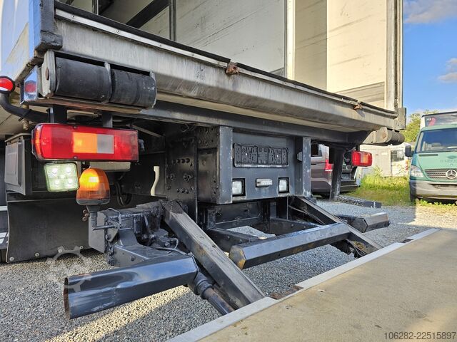 Camión con caja refrigerada VOLVO FM330 6x2 FRIGOBLOCK Multizone Lenk u. L