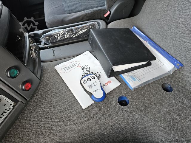 Camión frigorífico Volvo FM330 Multizone Lenk u. Kühlkoffer