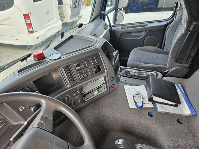 Camión frigorífico Volvo FM330 Multizone Lenk u. Kühlkoffer