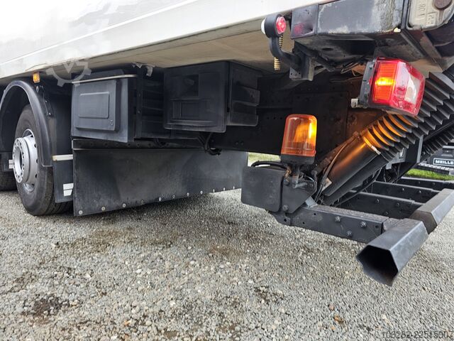 Camión frigorífico Volvo FM330 Multizone Lenk u. Kühlkoffer