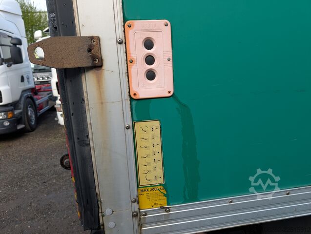 Camión caja Volvo FL-280 4x2 16Tons EURO5 Portaltüren