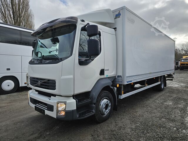 Camión caja Volvo FL240 4x2 Ladeborwand