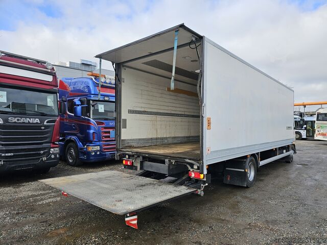 Camión caja Volvo FL240 4x2 Ladeborwand