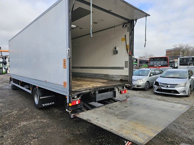 Camión caja Volvo FL240 4x2 Ladeborwand