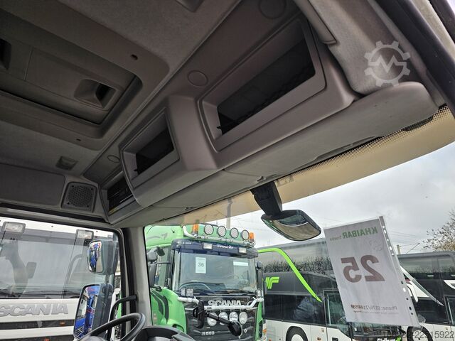 Camión caja Volvo FL240 4x2 Ladeborwand