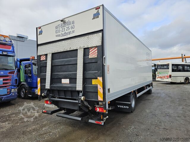 Camión caja Volvo FL 240 4x2 14Tons Hebebühne Blatt/Luft