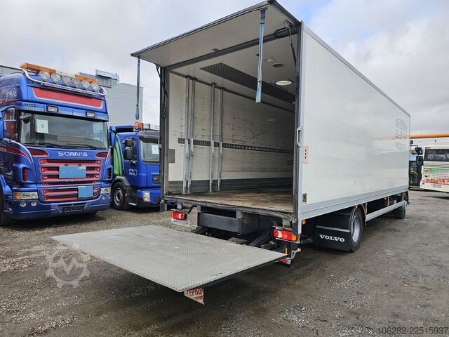 Camión caja Volvo FL 240 4x2 14Tons Hebebühne Blatt/Luft