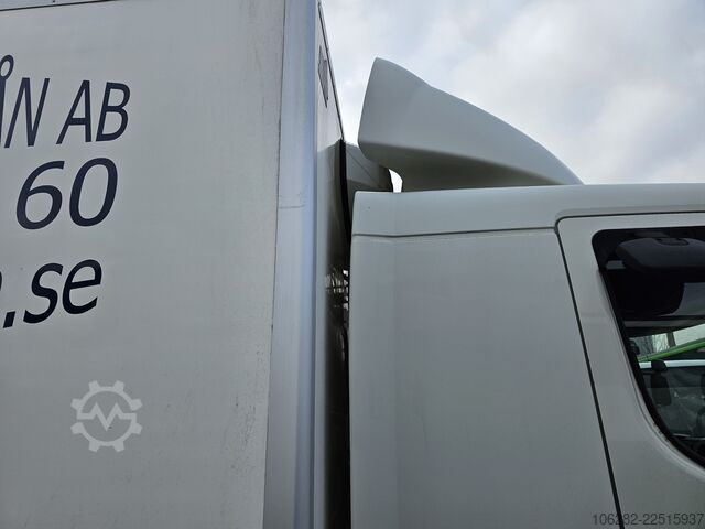 Camión caja Volvo FL 240 4x2 14Tons Hebebühne Blatt/Luft
