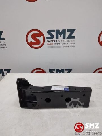 Chassisdeel Mercedes Occ trapsteun rechts Mercedes Actros A9305203833