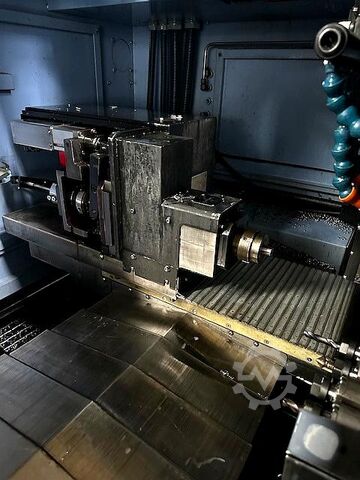 Centro de torneamento e fresamento CNC com carregador de barras DOOSAN Puma ST32G