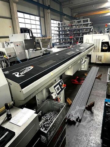 Centro de torneamento e fresamento CNC com carregador de barras DOOSAN Puma ST32G