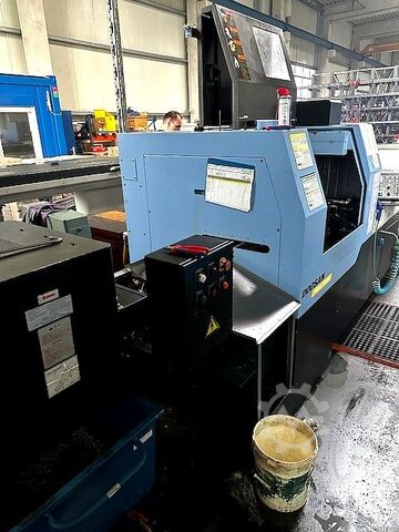 Centro de torneamento e fresamento CNC com carregador de barras DOOSAN Puma ST32G