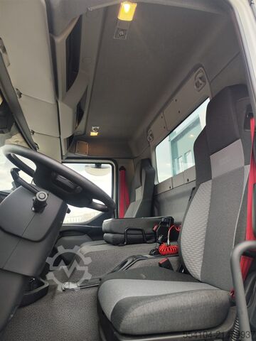 Dieplader met hydraulische oprijplaten en lier Renault D 26