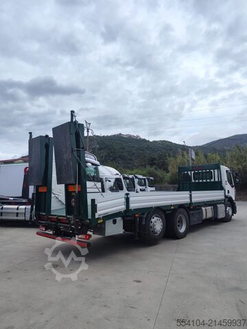 Dieplader met hydraulische oprijplaten en lier Renault D 26